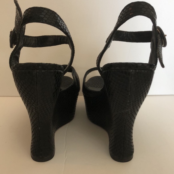 ⭐️LIKE NEW ⭐️Alice and Olivia Wedge⭐️ - Picture 10 of 14